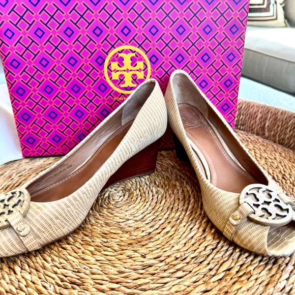 Tory Burch - Mini Miller Open Toe 65mm Wedge - Color Trench Tan - Size 6 - Picture 2 of 11